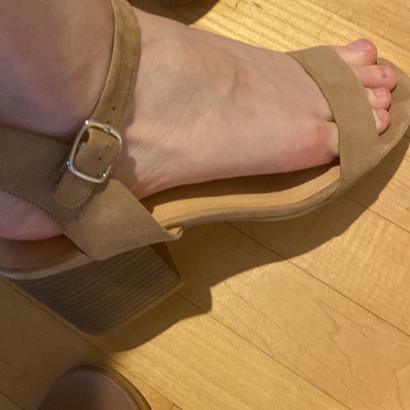Beige ankle strap sandals - Picture 3 of 3